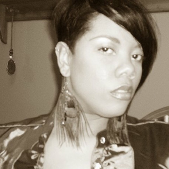 Meet your Posher, Danielle - Picture 1 of 1